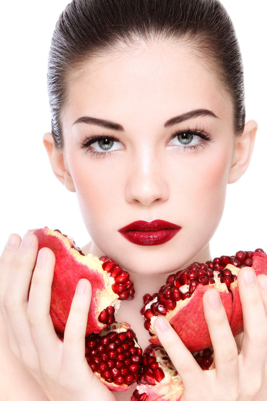 Pomegranate as an amazing superfood for your skin !